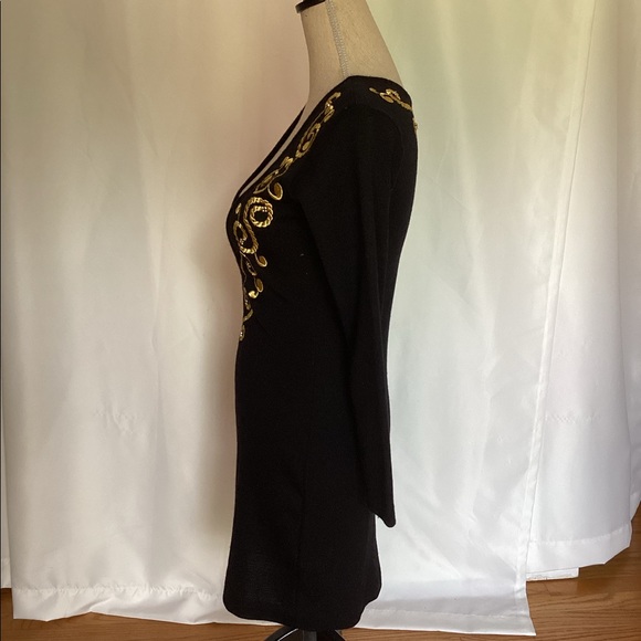 Low cut black and gold dress - Picture 10 of 10
